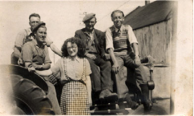 Outside &ldquo;Seada Sandaidh&rdquo; in pre-cab days